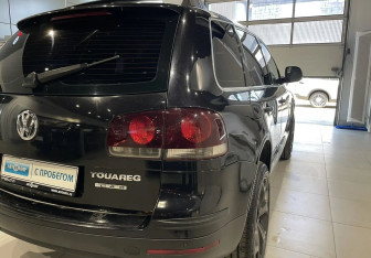 Подержанный автомобиль Volkswagen Touareg 2007 года (8 фото)