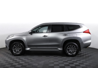 Подержанный автомобиль Mitsubishi Pajero Sport 2016 года (8 фото)