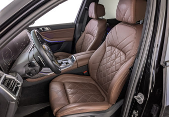 Подержанный автомобиль BMW X7 2024 года (20 фото)