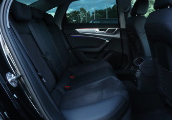 Подержанный автомобиль Audi A6 Sedan 2021 года (10 фото)