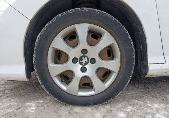 Подержанный автомобиль Peugeot 308 Hatchback 2012 года (9 фото)