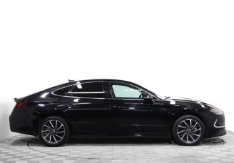 Подержанный автомобиль Hyundai Sonata 2022 года (4 фото)