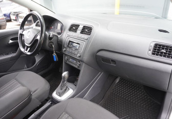 Подержанный автомобиль Volkswagen Polo Sedan 2017 года (11 фото)