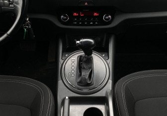 Подержанный автомобиль Kia Sportage 2012 года (13 фото)