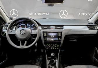 Подержанный автомобиль Skoda Rapid Liftback 2019 года (14 фото)