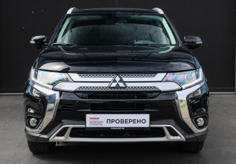 Подержанный автомобиль Mitsubishi Outlander 2021 года (2 фото)