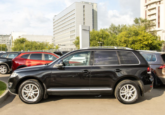 Подержанный автомобиль Volkswagen Touareg 2008 года (12 фото)