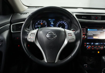 Подержанный автомобиль Nissan X-Trail 2016 года (12 фото)