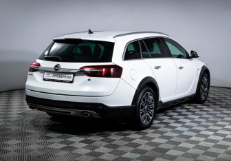 Подержанный автомобиль Opel Insignia Wagon 2015 года (5 фото)