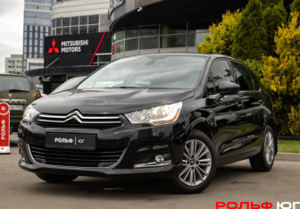 Подержанный автомобиль Citroen C4 Hatchback 2011 года (21 фото)