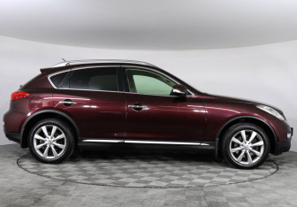Подержанный автомобиль Infiniti QX50 2016 года (4 фото)