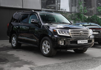 Подержанный автомобиль Toyota Land Cruiser Suv 2012 года (3 фото)