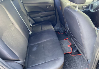 Подержанный автомобиль Mitsubishi ASX 2013 года (11 фото)