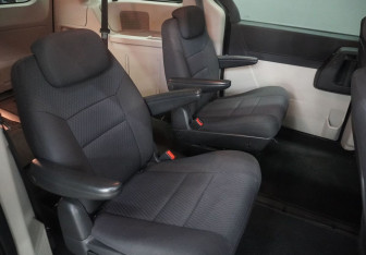 Подержанный автомобиль Dodge Caravan 2010 года (12 фото)