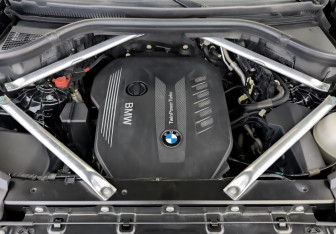 Подержанный автомобиль BMW X6 2021 года (9 фото)