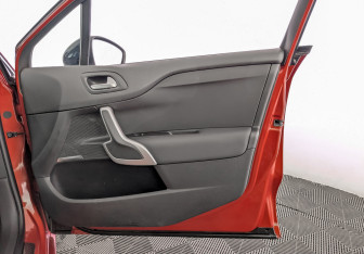 Подержанный автомобиль DS 4 2016 года (24 фото)