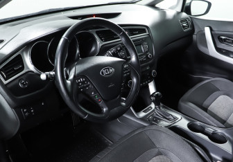 Подержанный автомобиль Kia Ceed Hatchback 2017 года (42 фото)