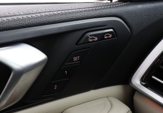 Подержанный автомобиль BMW X6 2021 года (20 фото)