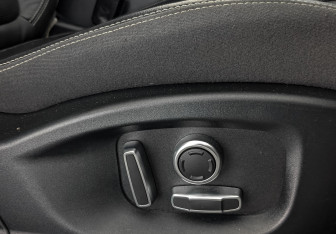 Подержанный автомобиль Jaguar F-Pace 2017 года (27 фото)