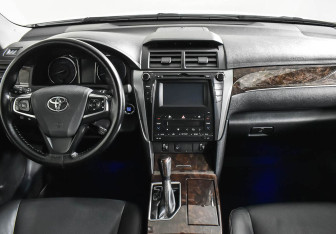 Подержанный автомобиль Toyota Camry Sedan 2017 года (10 фото)