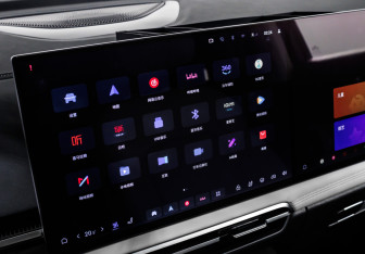 Подержанный автомобиль Voyah Dream 2025 года (32 фото)