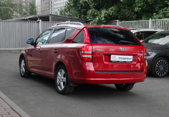 Подержанный автомобиль Kia Ceed Wagon 2008 года (6 фото)