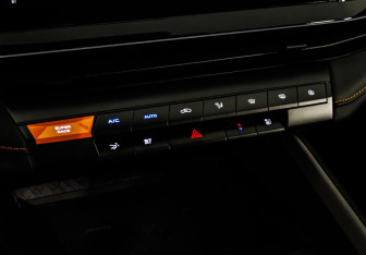 Подержанный автомобиль Changan UNI-V 2023 года (20 фото)