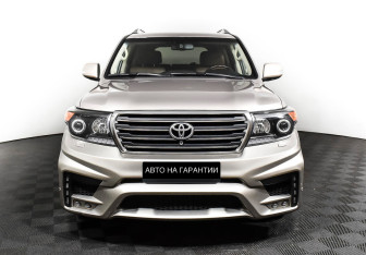 Подержанный автомобиль Toyota Land Cruiser Suv 2015 года (2 фото)