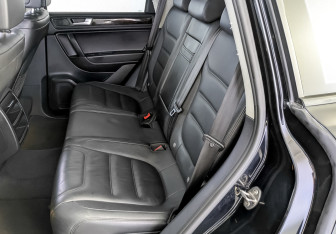 Подержанный автомобиль Volkswagen Touareg 2012 года (12 фото)