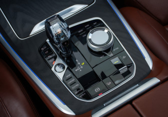 Подержанный автомобиль BMW X7 2021 года (32 фото)