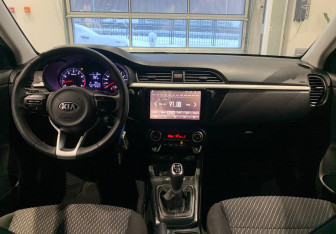Подержанный автомобиль Kia Rio Sedan 2019 года (11 фото)