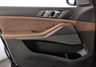 Подержанный автомобиль BMW X5 2022 года (19 фото)