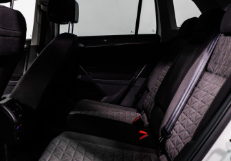 Подержанный автомобиль Volkswagen Tiguan 2021 года (13 фото)