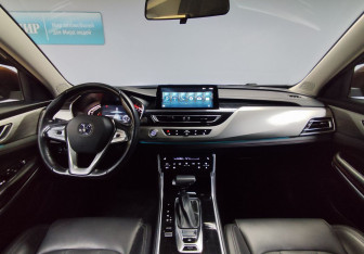 Подержанный автомобиль Changan CS75 2022 года (11 фото)