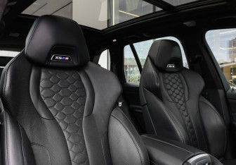 Подержанный автомобиль BMW X5 M 2020 года (11 фото)