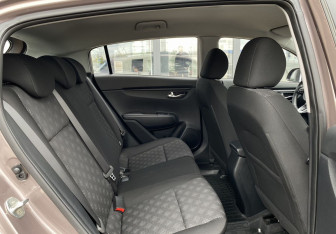 Подержанный автомобиль Kia Rio Hatchback 2019 года (31 фото)