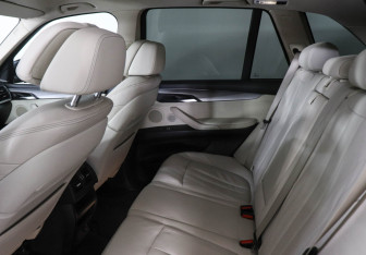 Подержанный автомобиль BMW X5 2014 года (14 фото)