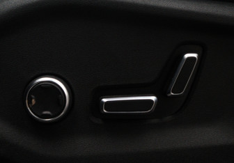 Подержанный автомобиль Geely Monjaro 2023 года (14 фото)