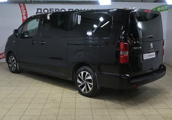 Подержанный автомобиль Peugeot Traveller 2019 года (6 фото)