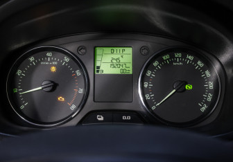 Подержанный автомобиль Skoda Fabia Hatchback 2010 года (13 фото)