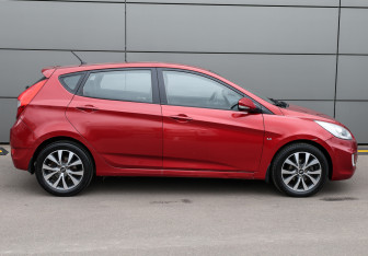 Подержанный автомобиль Hyundai Solaris Hatchback 2013 года (4 фото)
