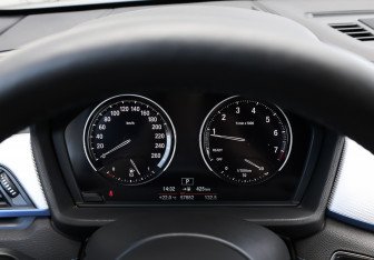 Подержанный автомобиль BMW X1 2019 года (13 фото)