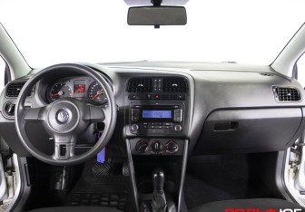 Подержанный автомобиль Volkswagen Polo Sedan 2012 года (13 фото)
