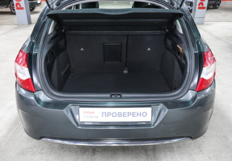 Подержанный автомобиль Citroen C4 Hatchback 2012 года (10 фото)
