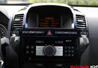Подержанный автомобиль Opel Zafira Compactvan 2011 года (13 фото)
