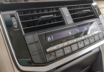 Подержанный автомобиль Toyota Land Cruiser Suv 2022 года (25 фото)