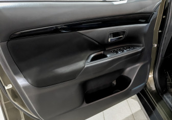 Подержанный автомобиль Mitsubishi Outlander 2020 года (19 фото)