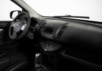 Подержанный автомобиль Nissan Note 2012 года (9 фото)