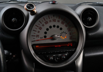 Подержанный автомобиль MINI Countryman 2011 года (16 фото)