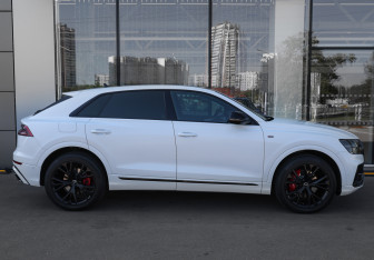 Подержанный автомобиль Audi Q8 2018 года (4 фото)